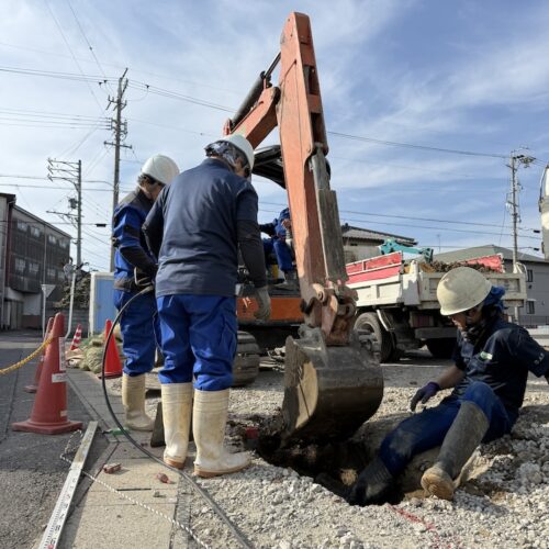 電柱の新設に伴う掘削、基礎工事