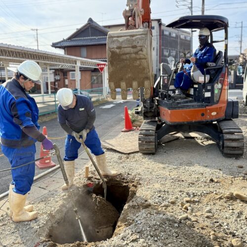 電柱の新設に伴う掘削、基礎工事