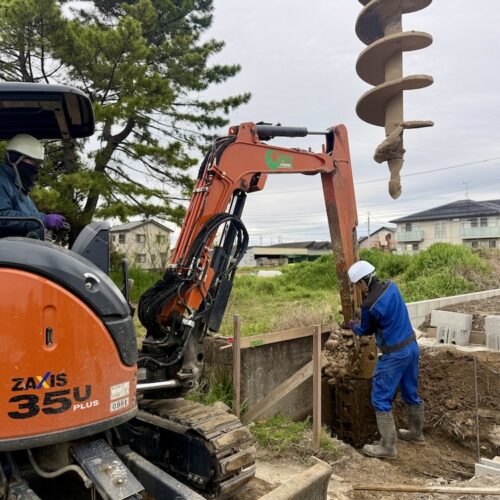 電柱の新設に伴う掘削、基礎工事